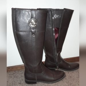 Tall brown boots, perfect!